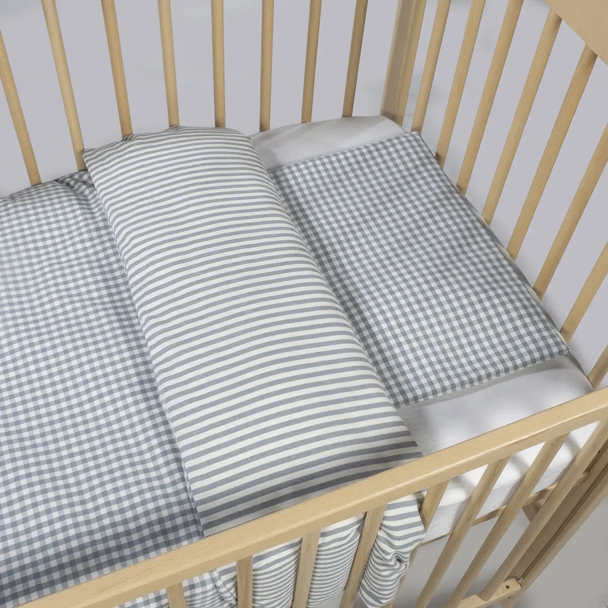 Edredón + bajera + almohada cuna 120x60 cm Praliné Vichy/Rayas Matcha TOG 2,5 - Imagen 6