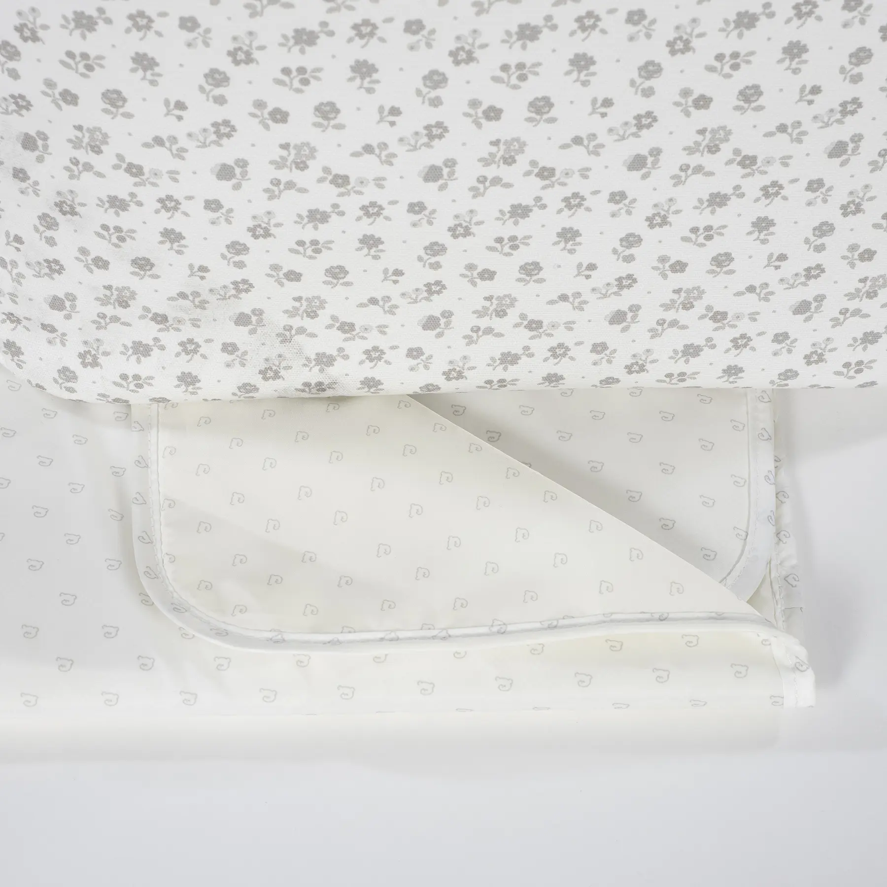 Mochila Little Bloom Flor Gris - Imagen 2