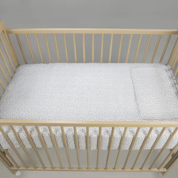 Edredón + sábana bajera + almohada cuna 120x60 cm Little Bloom Flor Gris TOG 2,5