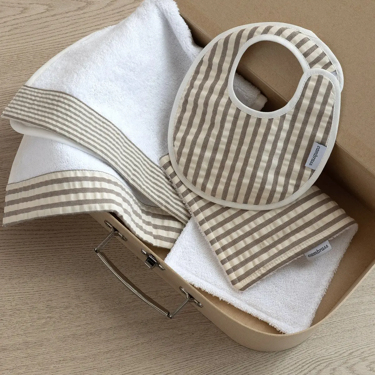 Seca babas derby beige 29.5x15.5x1 cm - Imagen 2